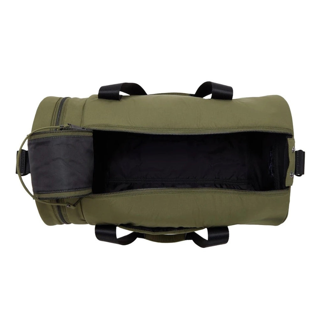 FRED PERRY L6264 Q55 UNIFORM GREEN BARREL BAG One Size